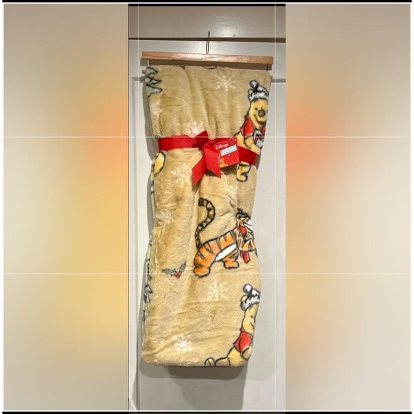 Disney Winnie The Pooh & Friends Light Brown Christmas Throw - Picture 1 of 4